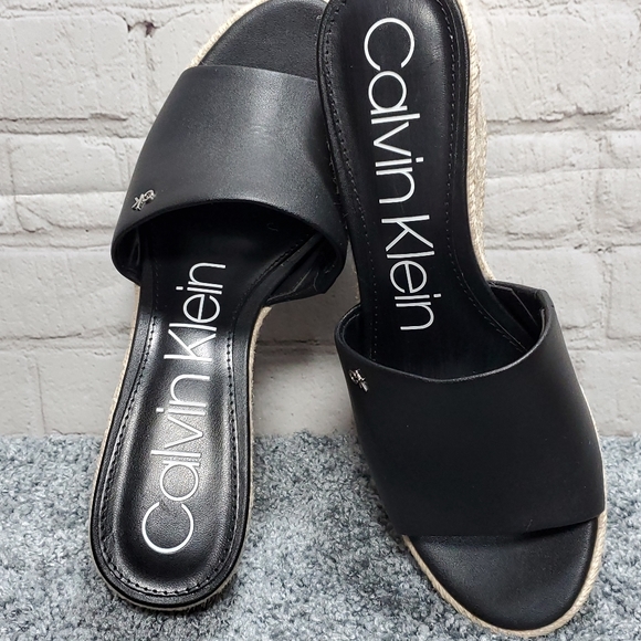 Calvin Klein - Picture 4 of 8